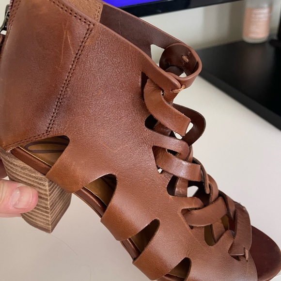 Zodiac brown leather sandals size 6.5. - Picture 5 of 13